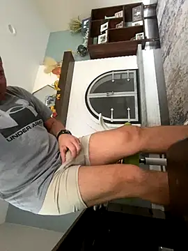 daddyshark83 online show from November 4, 2025, 3:22 pm