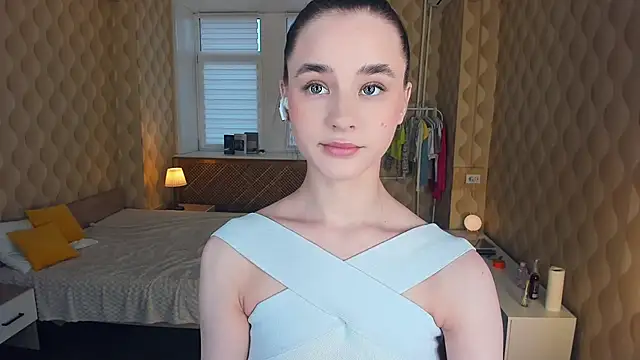 JinnyMcie online show from October 31, 2025, 12:06 pm