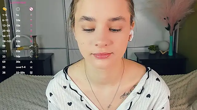 JinnyMcie online show from April 11, 2026, 7:45 am