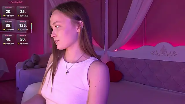 EmmaCamm online show from December 17, 2025, 12:44 pm