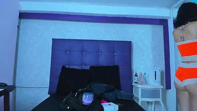 LeaMoreau22 online show from October 16, 2025, 12:17 pm