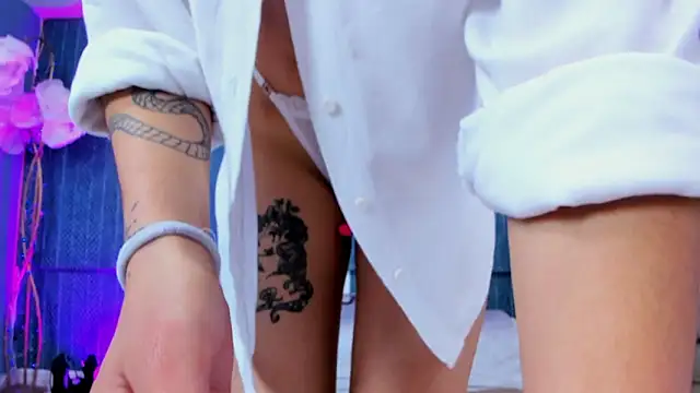 LeaMoreau22 online show from January 17, 2026, 3:22 am