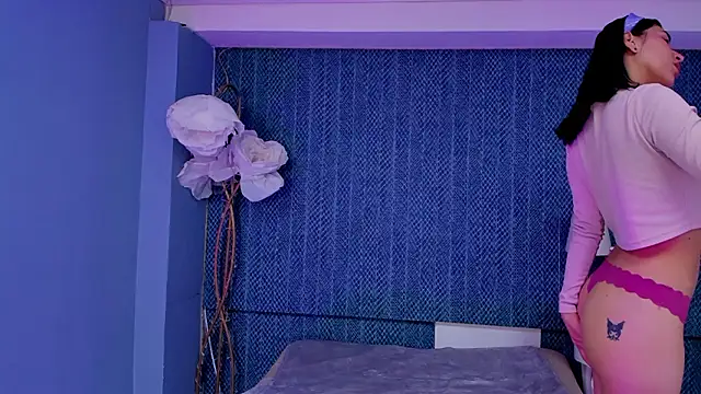 LeaMoreau22 online show from February 12, 2026, 12:00 pm