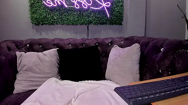 Snapshot of scarlettvelvet_ chatting on October 27, 2025, 6:01 pm scarlettvelvet online show from October 27, 2025, 6:01 pm