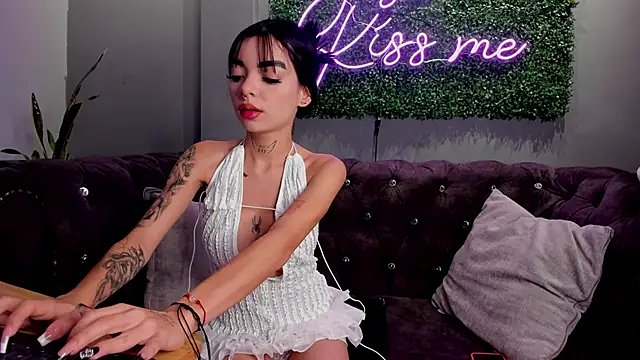 scarlettvelvet  online show from November 9, 2025, 1:42 pm