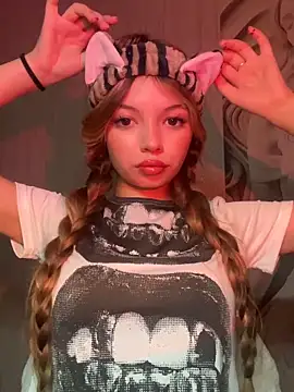 Snapshot of _Siennaaa_ chatting on October 9, 2025, 9:02 pm Siennaaa online show from October 9, 2025, 9:02 pm