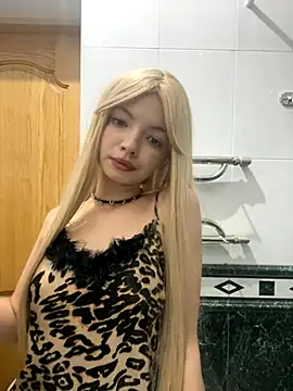 Snapshot of _Siennaaa_ chatting on October 25, 2025, 8:47 pm Siennaaa online show from October 25, 2025, 8:47 pm