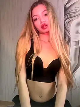 Snapshot of _Siennaaa_ chatting on November 4, 2025, 12:48 pm Siennaaa online show from November 4, 2025, 12:48 pm