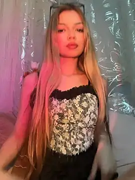 Snapshot of _Siennaaa_ chatting on March 8, 2026, 10:24 pm Siennaaa online show from March 8, 2026, 10:24 pm