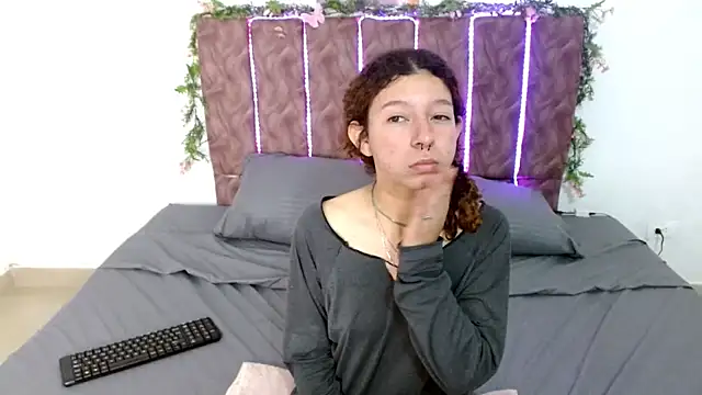 ElaRose723 online show from October 10, 2025, 2:05 pm