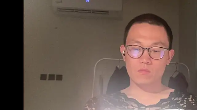 Snapshot of yewuzhibb chatting on September 30, 2025, 8:25 pm yewuzhibb online show from September 30, 2025, 8:25 pm