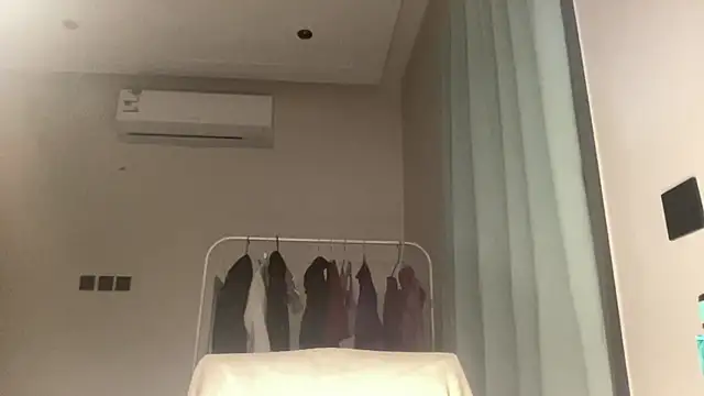 Snapshot of yewuzhibb chatting on October 1, 2025, 3:29 pm yewuzhibb online show from October 1, 2025, 3:29 pm