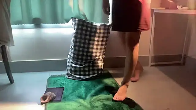 Snapshot of yewuzhibb chatting on October 3, 2025, 7:05 am yewuzhibb online show from October 3, 2025, 7:05 am