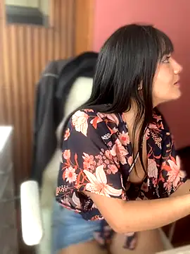 LunaMartinez Pink online show from October 10, 2025, 7:13 pm