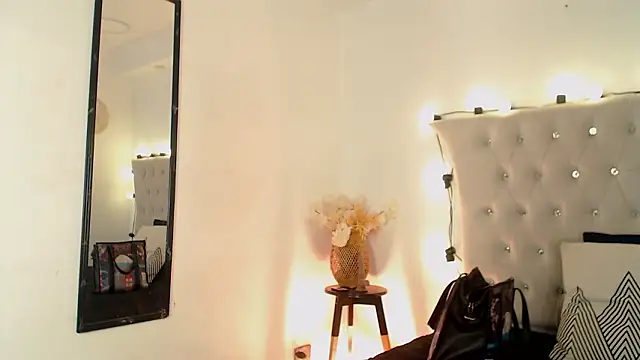 Snapshot of GloryShine chatting on January 15, 2026, 12:54 pm GloryShine online show from January 15, 2026, 12:54 pm