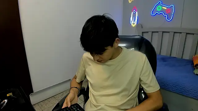 StiwenTwink online show from November 26, 2025, 12:39 pm