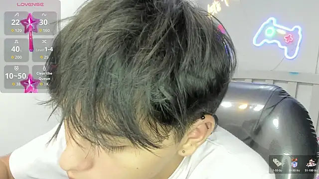 StiwenTwink online show from January 7, 2026, 8:11 pm