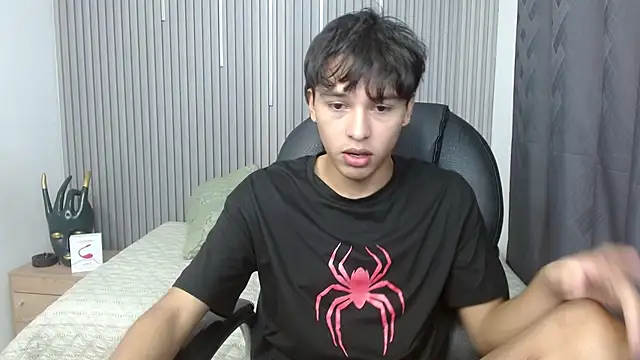 StiwenTwink online show from April 4, 2026, 1:41 pm