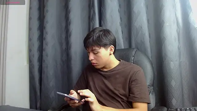 Snapshot of StiwenTwink chatting on July 11, 2026, 1:14 pm StiwenTwink online show from July 11, 2026, 1:14 pm