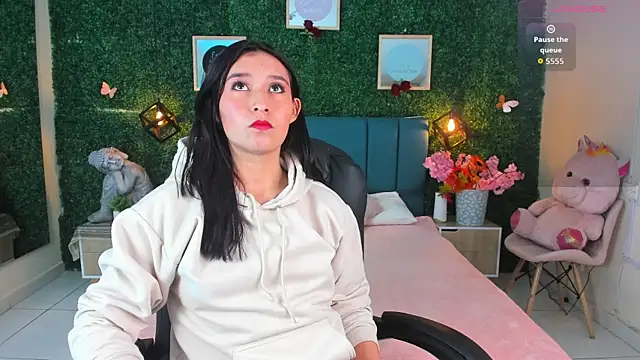 Rubyvixxen  online show from October 22, 2025, 3:18 am