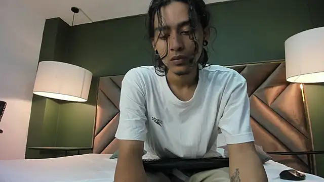 Dickie Dicking online show from November 6, 2025, 8:32 pm