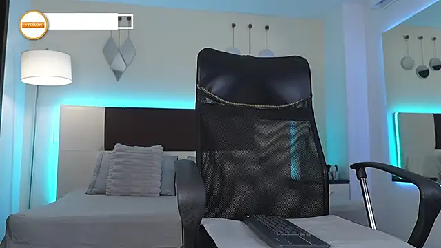 Snapshot of DanteeStone chatting on November 28, 2025, 8:55 pm DanteeStone online show from November 28, 2025, 8:55 pm