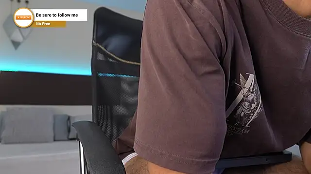 Snapshot of DanteeStone chatting on December 15, 2025, 9:52 pm DanteeStone online show from December 15, 2025, 9:52 pm