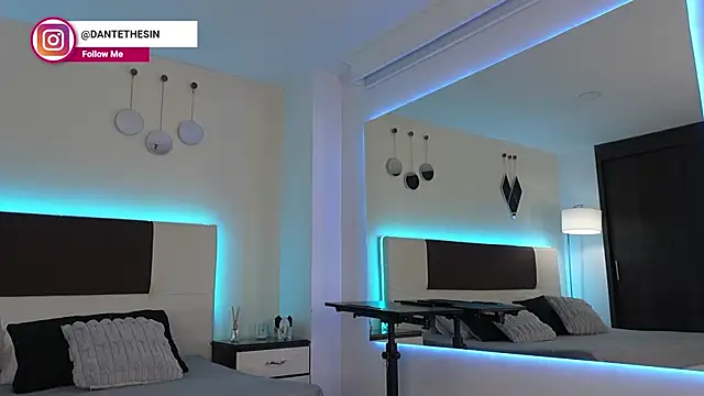 Snapshot of DanteeStone chatting on December 18, 2025, 8:15 pm DanteeStone online show from December 18, 2025, 8:15 pm