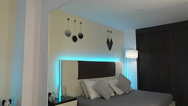 Snapshot of DanteeStone chatting on January 8, 2026, 8:55 pm DanteeStone online show from January 8, 2026, 8:55 pm