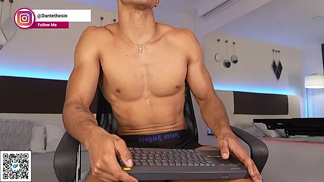 Snapshot of DanteeStone chatting on February 2, 2026, 8:18 pm DanteeStone online show from February 2, 2026, 8:18 pm