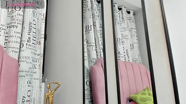 Zoe Blond online show from October 31, 2025, 4:57 am