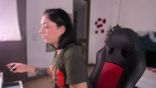 Snapshot of isaa_dl chatting on December 17, 2025, 5:08 pm isaa dl online show from December 17, 2025, 5:08 pm