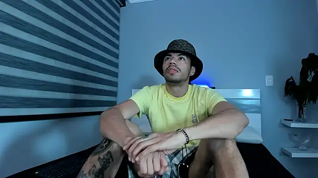 Snapshot of ZaynShadow chatting on October 20, 2025, 6:47 am ZaynShadow online show from October 20, 2025, 6:47 am