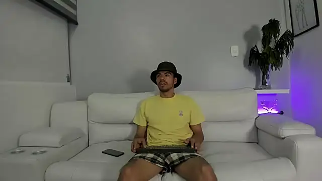 Snapshot of ZaynShadow chatting on October 22, 2025, 11:04 pm ZaynShadow online show from October 22, 2025, 11:04 pm