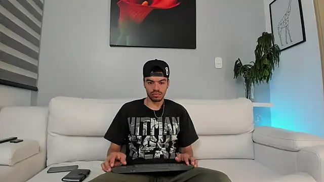 Snapshot of ZaynShadow chatting on October 23, 2025, 12:26 pm ZaynShadow online show from October 23, 2025, 12:26 pm