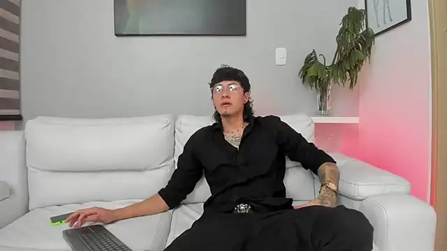 SteveDickson  online show from October 26, 2025, 3:56 am