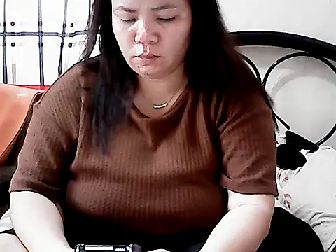Snapshot of HornyPussie69 chatting on April 21, 2026, 2:51 am HornyPussie69 online show from April 21, 2026, 2:51 am