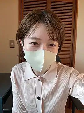 momo yuipu online show from October 9, 2025, 1:58 am