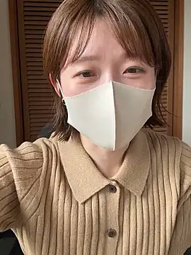 momo yuipu online show from October 16, 2025, 12:55 am