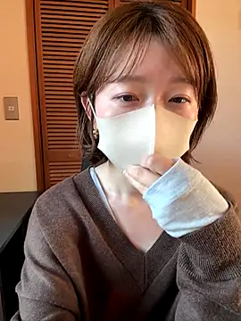 momo yuipu online show from October 23, 2025, 2:11 am