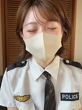 momo yuipu online show from October 27, 2025, 1:09 am