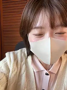 momo yuipu online show from November 3, 2025, 11:26 pm