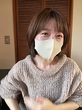 momo yuipu online show from November 10, 2025, 1:04 am