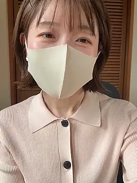 momo yuipu online show from November 12, 2025, 2:12 am