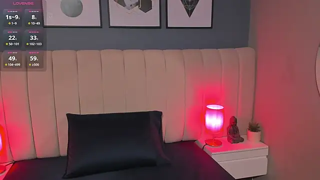 DaimondPink online show from October 18, 2025, 3:42 am