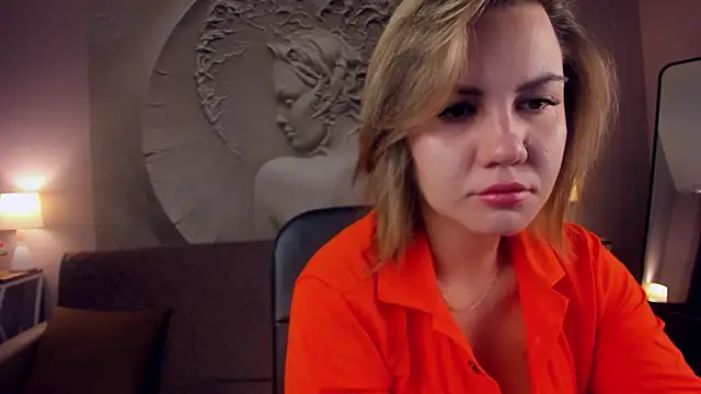 AriaEven online show from October 18, 2025, 4:04 am