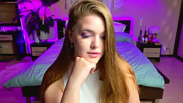 Snapshot of EmilyWhispers chatting on May 22, 2026, 8:58 pm EmilyWhispers online show from May 22, 2026, 8:58 pm