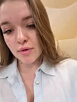 Snapshot of EmilyWhispers chatting on June 25, 2026, 5:06 pm EmilyWhispers online show from June 25, 2026, 5:06 pm