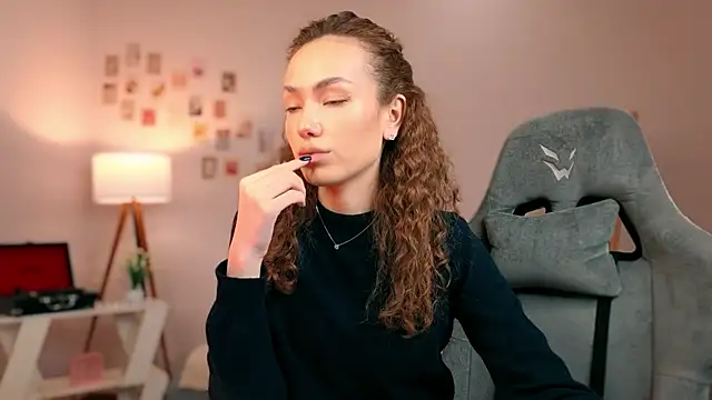 branchwithflowerss online show from October 2, 2025, 1:51 pm