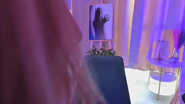 JulieLupo online show from November 4, 2025, 6:23 am